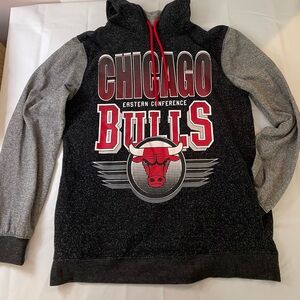 Unisex Chicago Bulls Hoodie, Size Large
